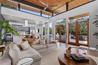 Building Photo - 1302 Socorro Dr