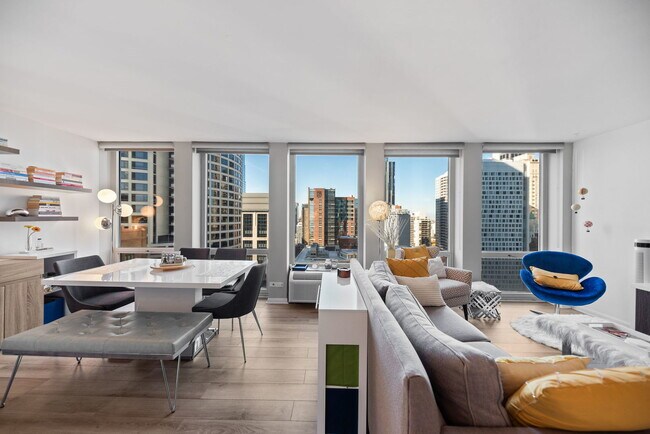 Building Photo - 111 E Chestnut St