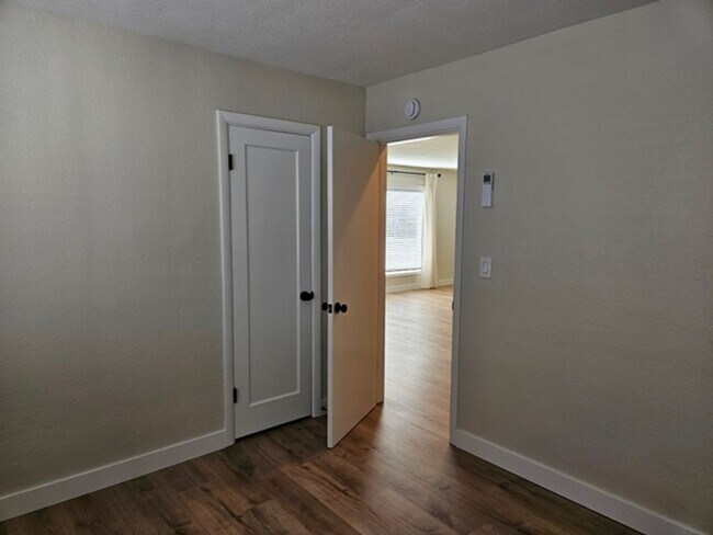 Building Photo - 3Bd/1Ba Single Story Home - For viewing!