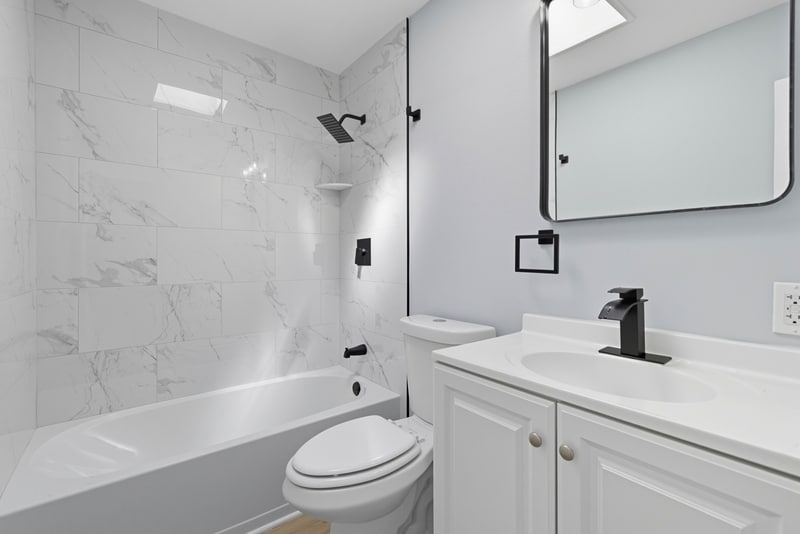 Building Photo - 2445 Harriet Ave