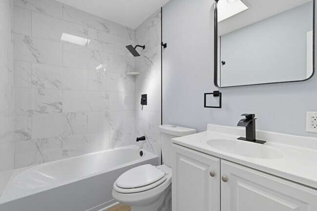 Building Photo - 2445 Harriet Ave