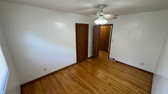 Building Photo - 525 E 47th St