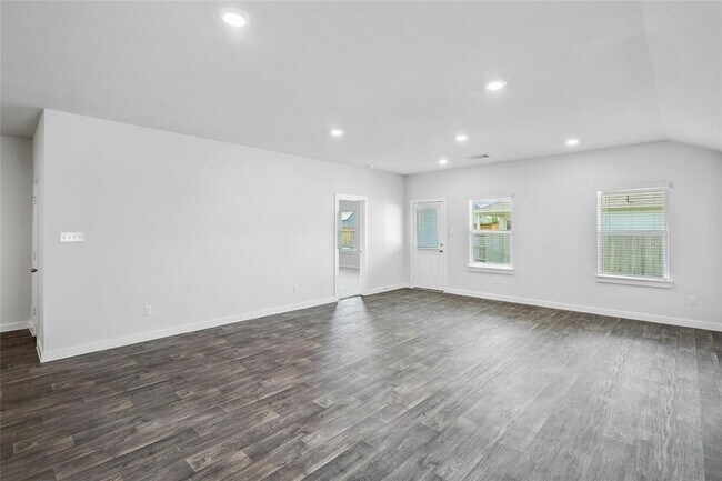 Building Photo - 605 Jane Long Dr