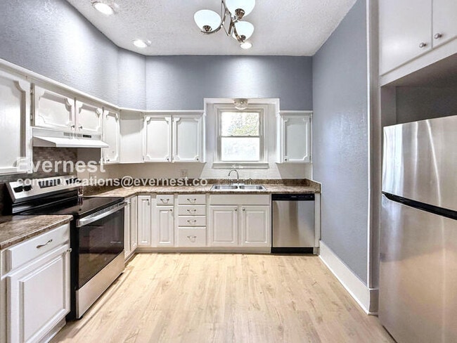 Building Photo - 5005 6th Ave S