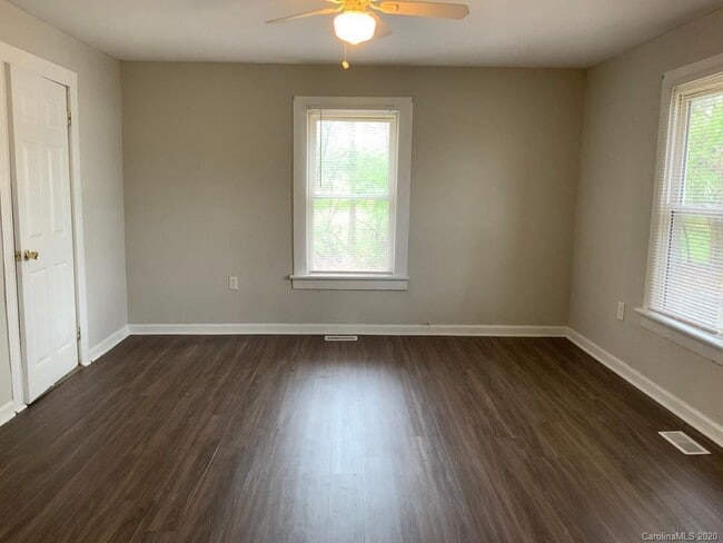 Building Photo - 808 NC-161