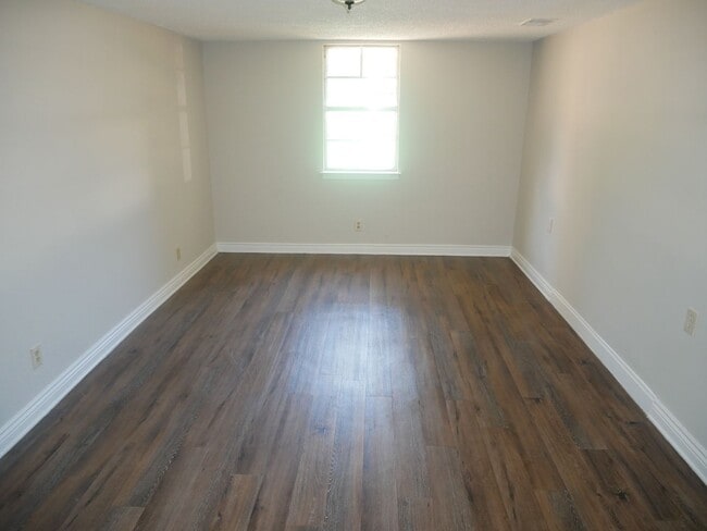 Building Photo - 37 Torbrook Cove