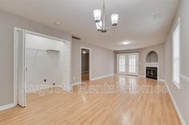 Building Photo - 102 Kelly Dr