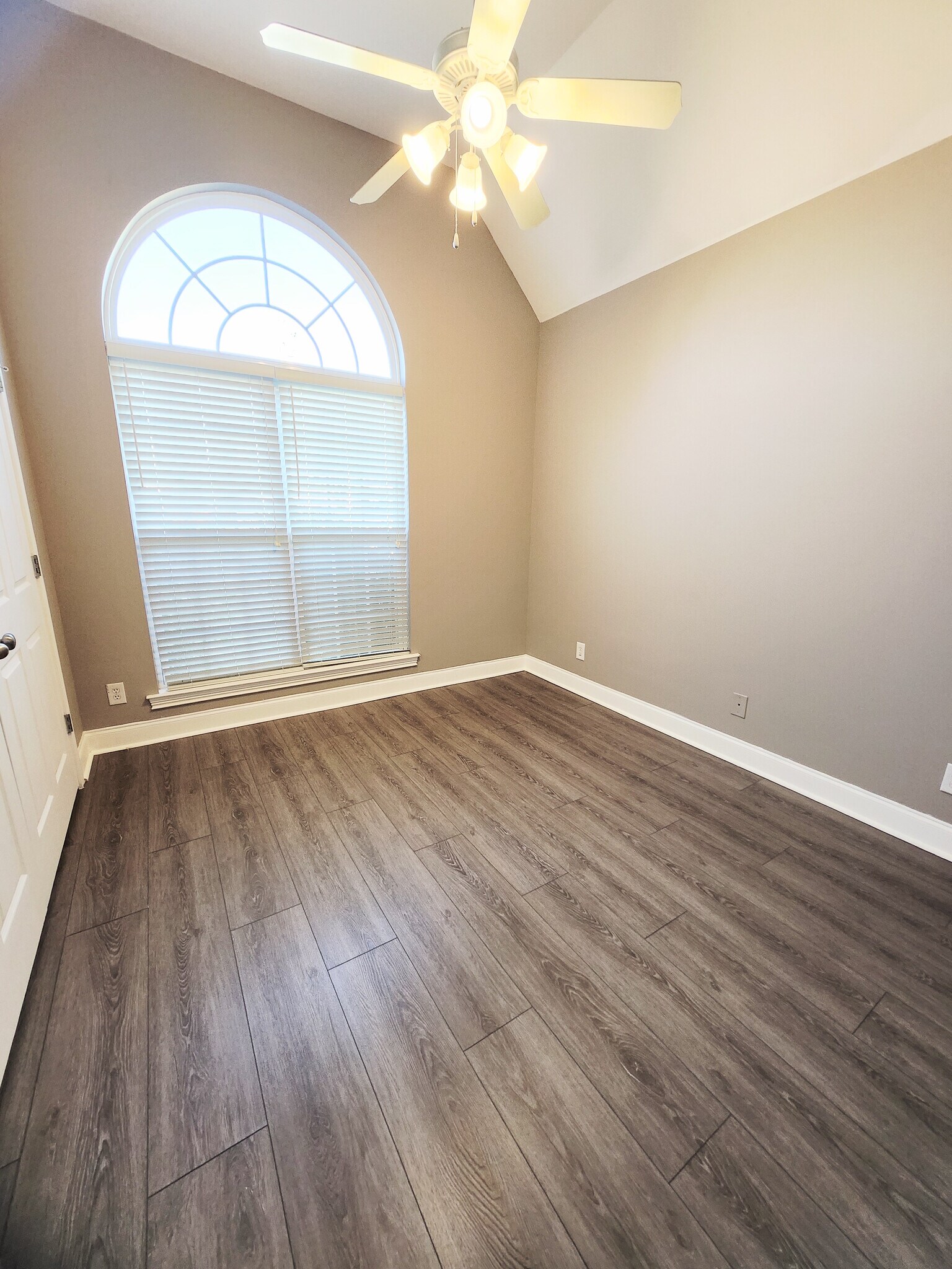 Building Photo - 420 Nathan St