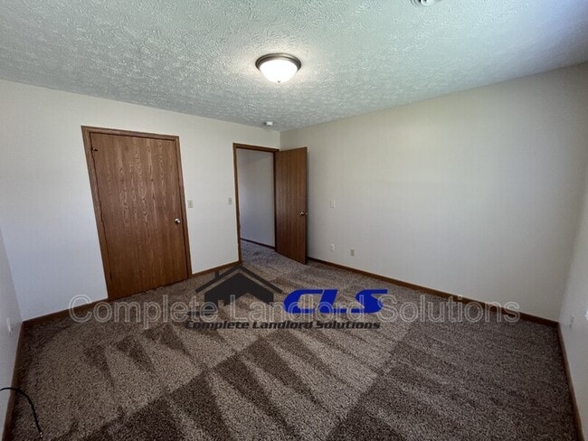 Building Photo - 1037 S 6th St