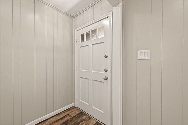 Building Photo - 1203 Bernard Ave