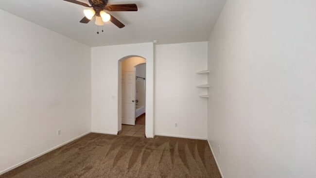 Building Photo - Beautiful home for rent in Visalia!