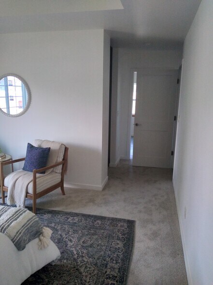 Building Photo - 2731 Pond Dr