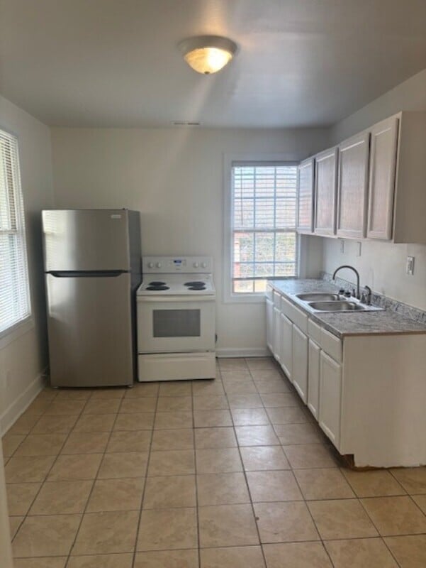 Building Photo - 2922 Noble Ave