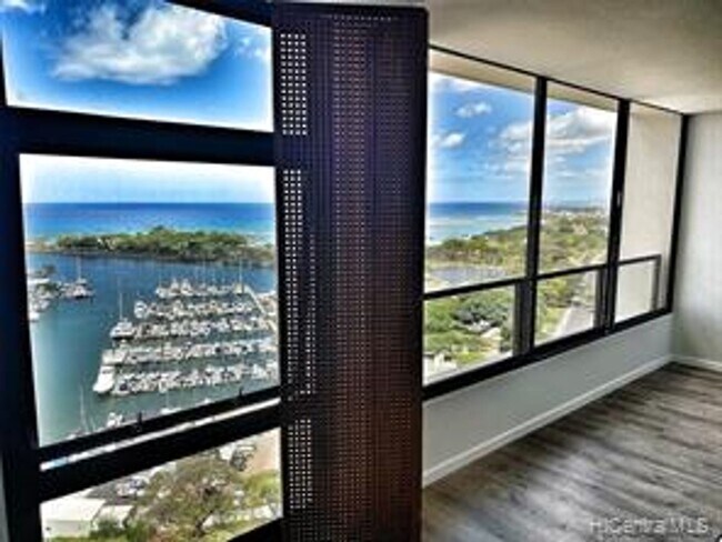 Building Photo - Yacht Harbor Tower