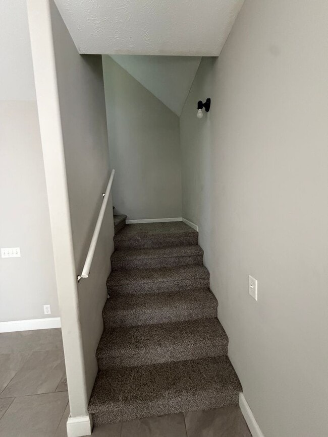 Building Photo - Spacious 4 Bedroom 2 Bathroom House on West End!