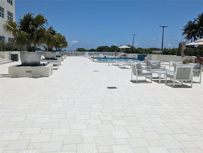 Building Photo - 6917 Collins Ave