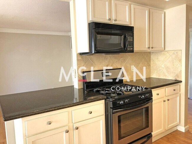 Building Photo - Sweet One Bedroom!