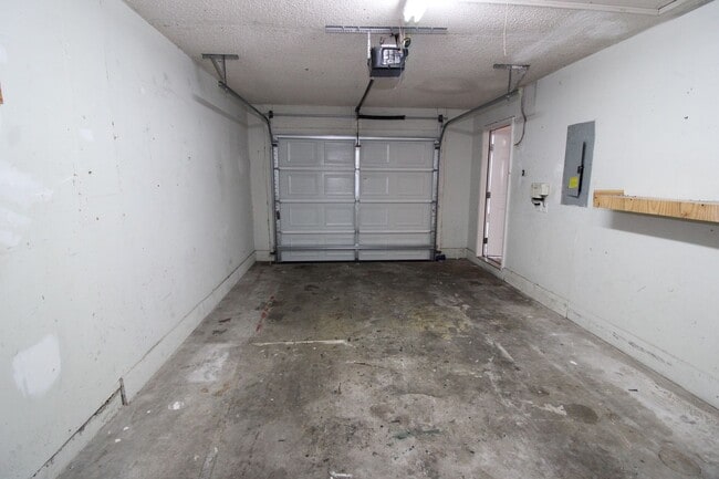 Building Photo - 3BR/2BA Home for Rent: Available Immediately