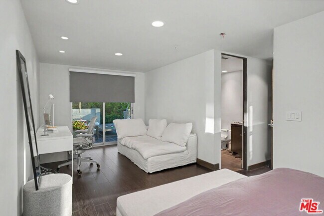 Building Photo - 2644 Eden Pl