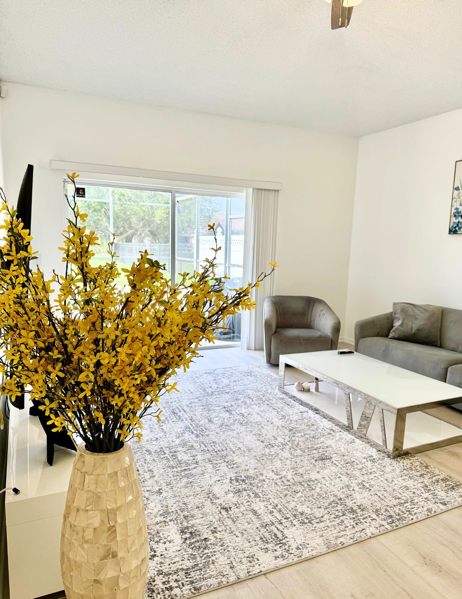 Family Room - 2414 Siward Ave