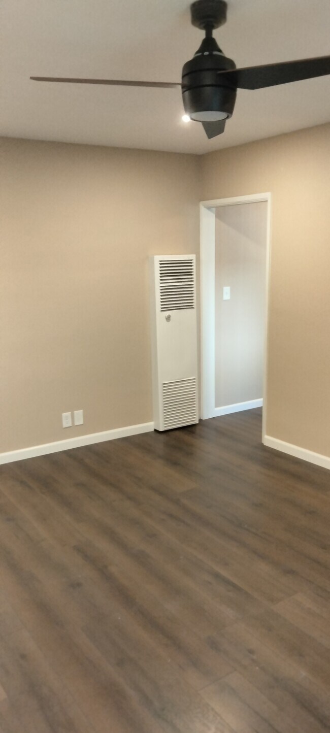 Building Photo - 2620 Vanderbilt Ln