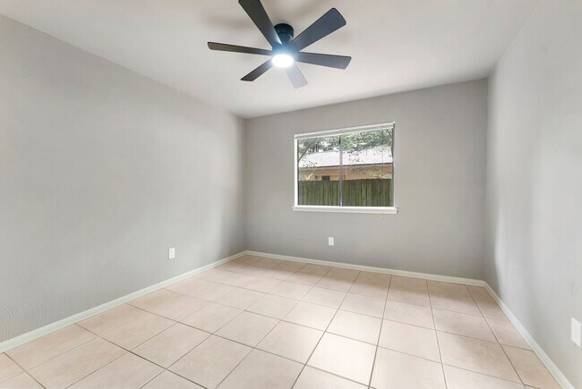 Building Photo - 1010 E Red Cedar Cir