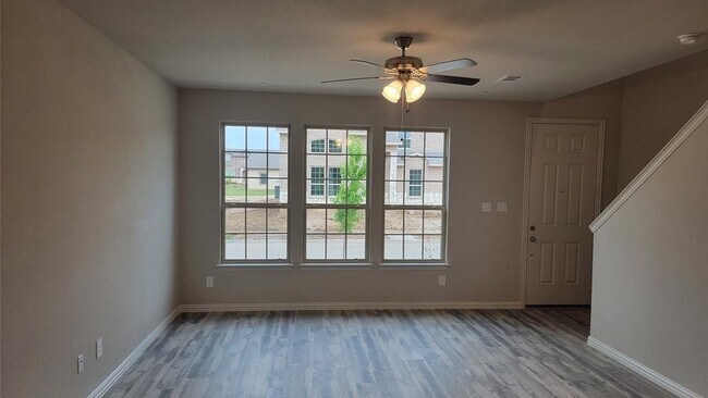 Building Photo - 3333 Solana Cir