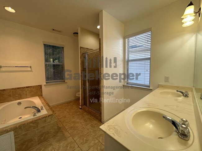 Building Photo - 214 Turnbridge Cir