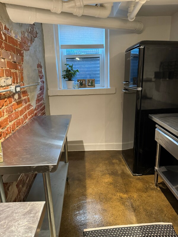 Building Photo - 1568 Vine St