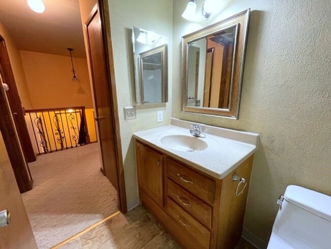 Building Photo - East Anchorage Four Bedroom Home with Bonu...
