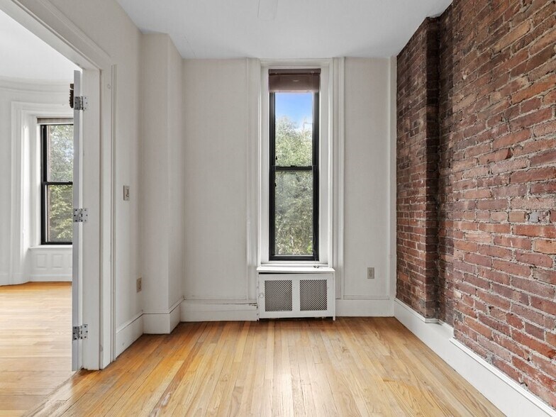 Building Photo - 473 Beacon St