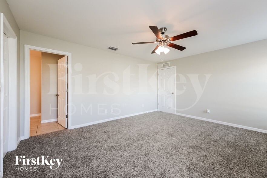 Building Photo - 1305 NW 11th Terrace