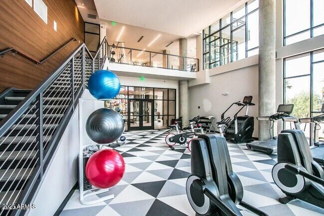 Building Photo - Resort Living in Midtown!!  Pool, Dog walk...