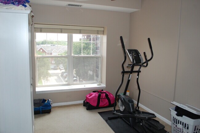 Building Photo - 440 W Mahogany Ct