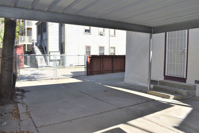 Building Photo - 518-518 15th St
