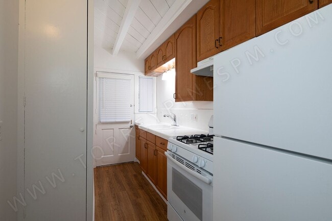 Building Photo - *OPEN HOUSE: 8/30 3-4PM* Cottage Style 1BR...