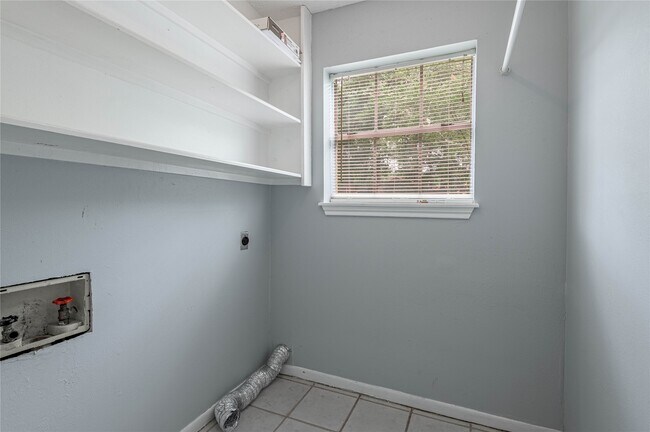 Building Photo - 111B Normal Park Dr