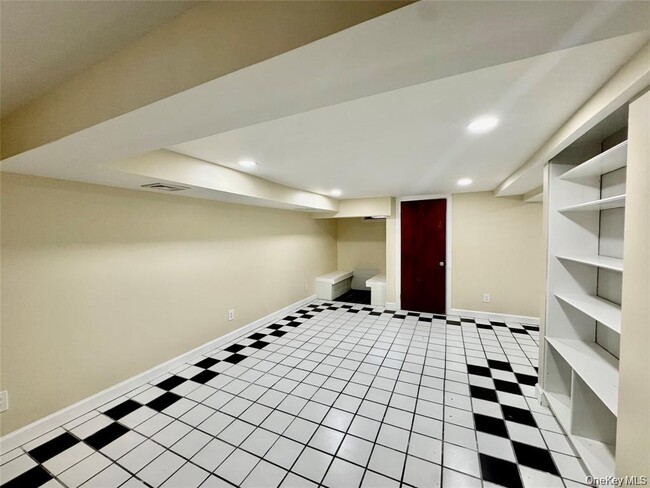 Building Photo - 73 Watkins Ave