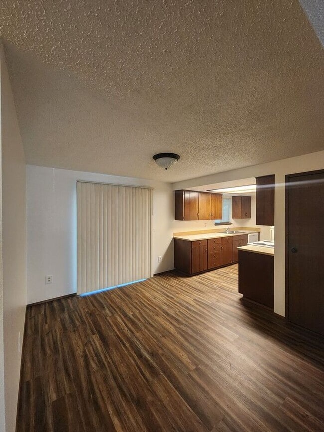 Building Photo - Nice 2 Bedroom Duplex in Edgewood!