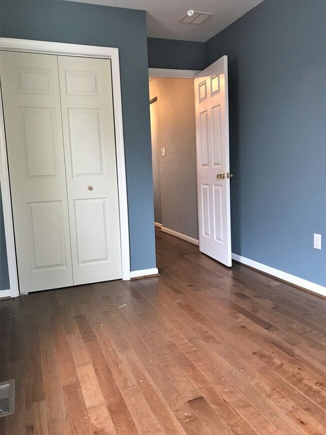 Building Photo - Charming 2 Bedroom/1.5 Bathroom Townhome in Remington, MD!