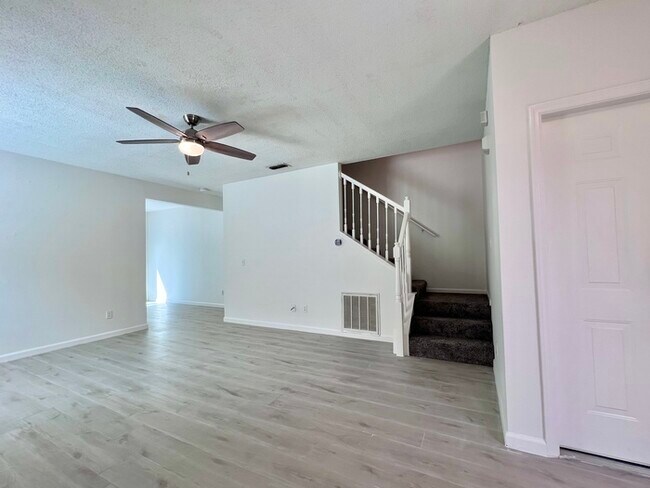 Building Photo - PRICE REDUCED!! Beautifully Updated 4 bed ...