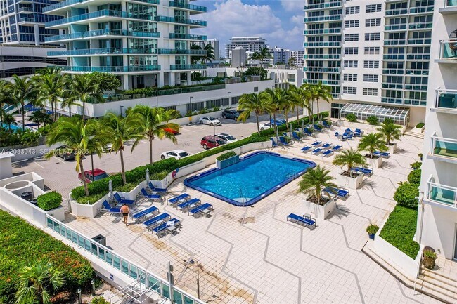 Building Photo - 6917 Collins Ave