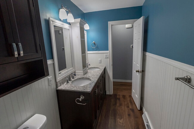 Building Photo - 4500 W Bridgewood Dr