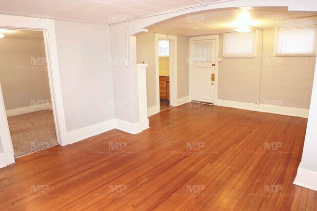 Building Photo - 216 E Myrtle St