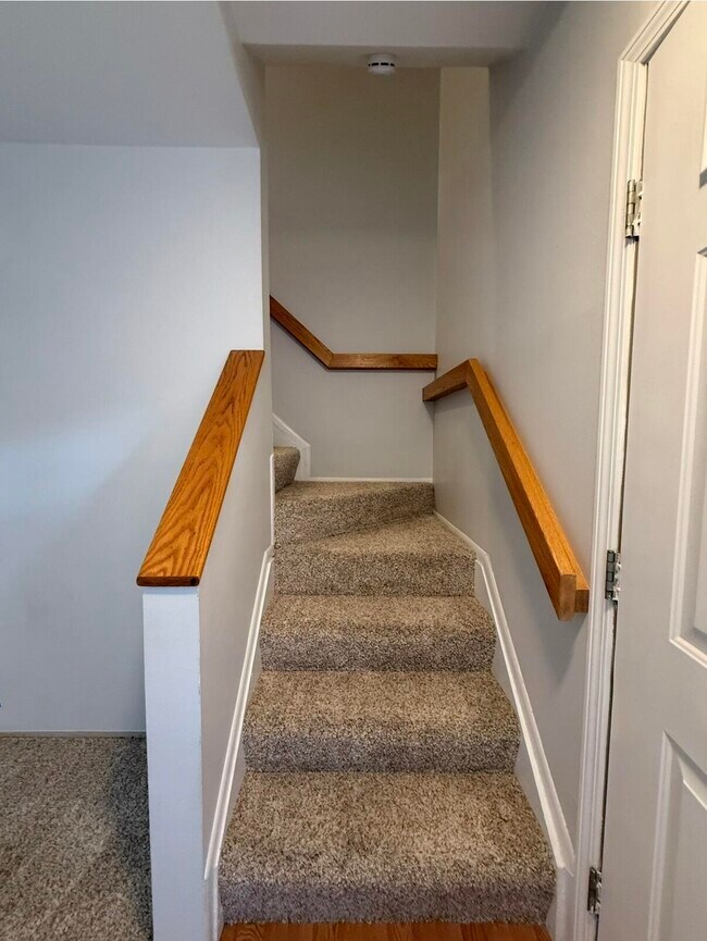 Building Photo - 519 Longshore Dr