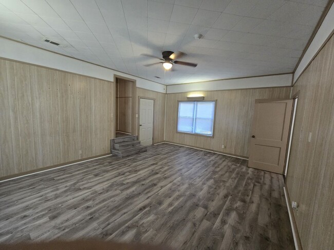 Building Photo - 5195 Seale Rd