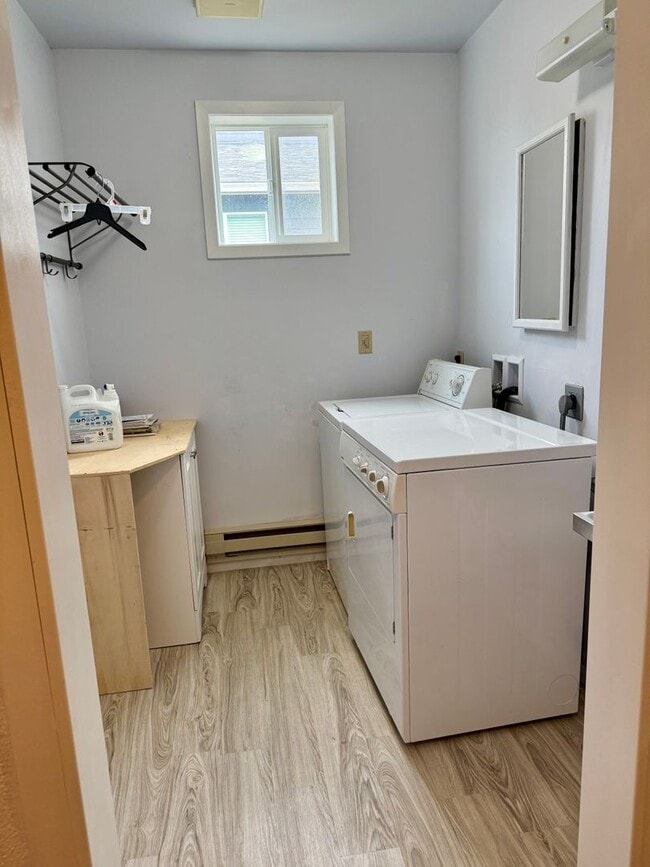 Building Photo - Ocean Park 2-Story Home, Deck with Views, Separate Living Spaces