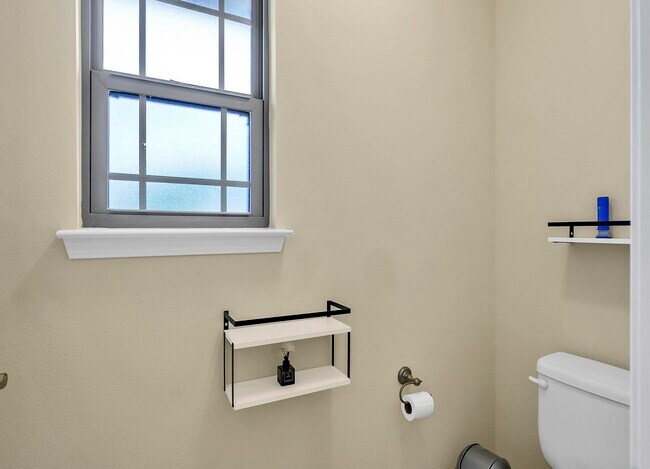 Building Photo - 3639 Ranch Dr