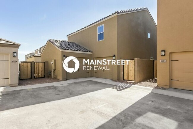 Building Photo - 4 Bedroom Pet-Friendly Home in Phoenix, AZ with Main Street Renewal