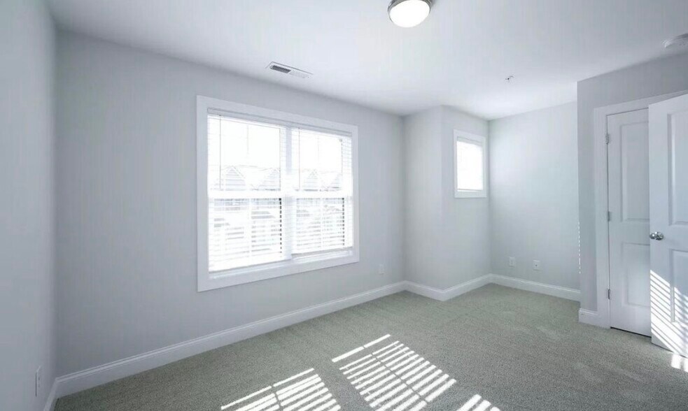 Building Photo - 6800 Milligan Way